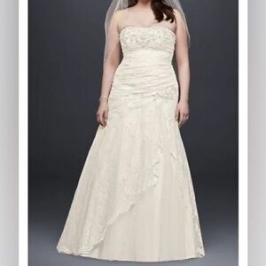 NEW Luxurious Lace A-Line Wedding Gown